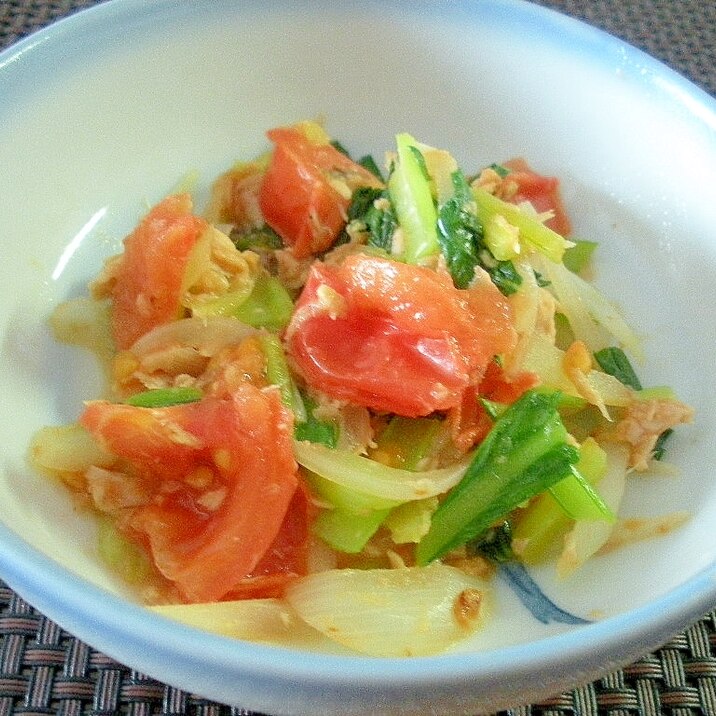 お夜食に！小松菜とトマトのツナ炒めサラダ♪